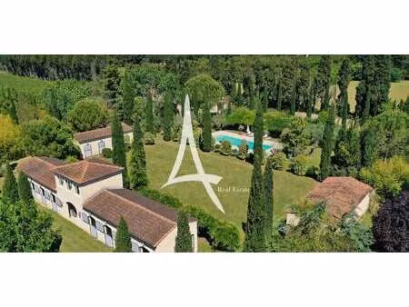 villa avec piscine et jardin eygalières (13)
