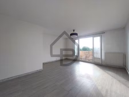 appartement de deux pieces de 53 m² avec balcon  parking et cave