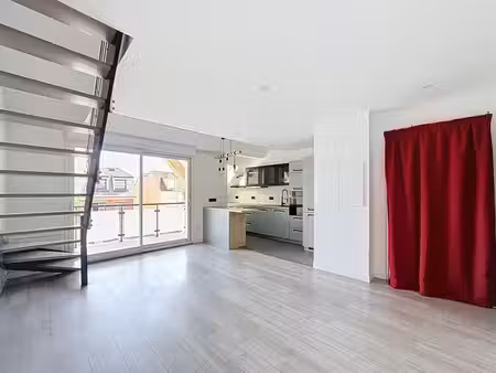 duplex récent de standing climatisation deux balcons petite copropriété faibles charges