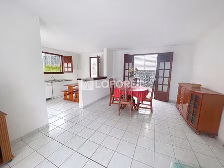 a goyave  une maison de ville 3 pièces de 56 m2 proche commerces et nationale