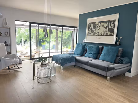 maison individuelle - sous sol complet - stationnements priv