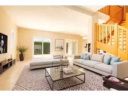 location maison 5 pièces 200 m² à francheville (69340)  2 500 €