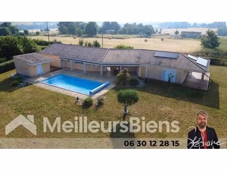 maison familiale avec terrasse piscine