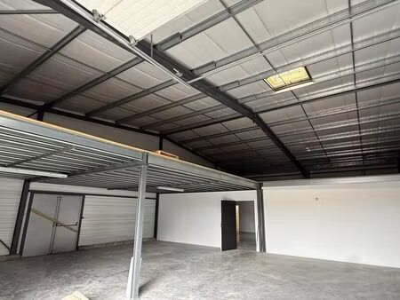 location local d'activités 450 m²