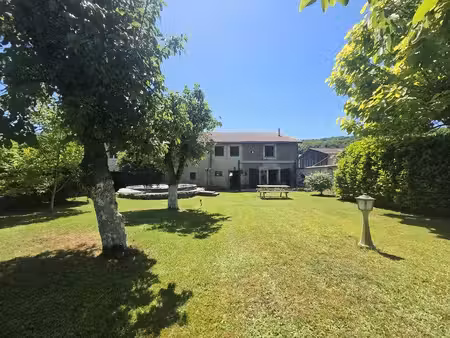 maison de village à vendre en exclusivité 4 chambres  grange et jardin reville aux bois...