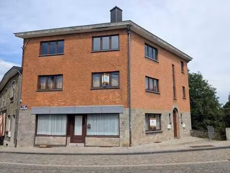 spacieuse maison à rafraîchir dans le centre de stavelot