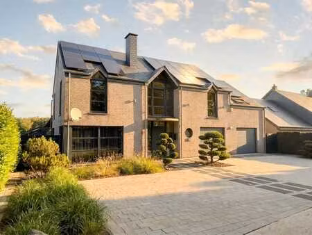 superbe villa 4 façades tout confort avec piscine