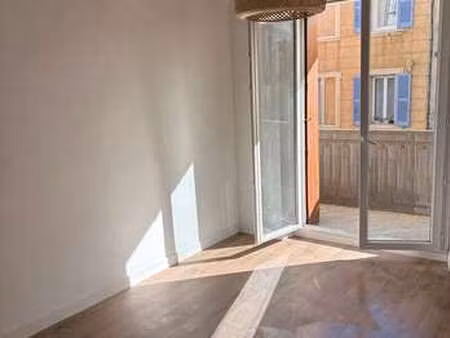 location appartement 2 pièces meublé à gonfaron (83590) : à louer 2 pièces meublé / 46m² g