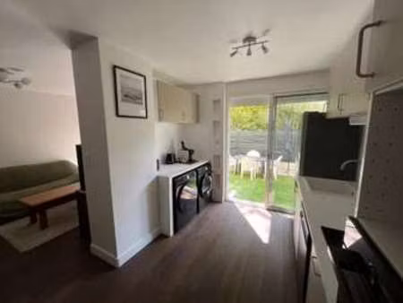 location appartement 2 pièces meublé à hyères (83400) : à louer 2 pièces meublé / 48m² hyè