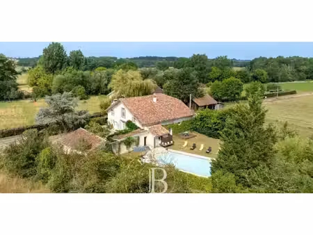 propriété avec piscine et jardin amou (40)
