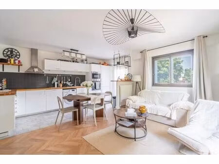 appartement 3 pièces entièrement rénové avec balcon 62 95 m²