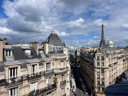 chambre de service avec balcon et vue tour eiffel - fort potentiel ! paris 15e