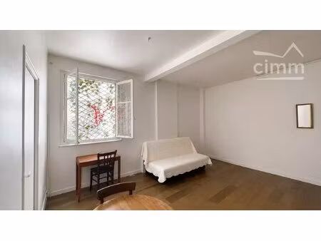parc des buttes-chaumont – studio de 26 mètres carrés au rez-de-chaussée