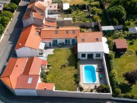 vente maison piscine à bourgneuf-en-retz (44580) : à vendre piscine / 250m² bourgneuf-en-r