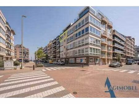 appartement compact de 2 chambres offrant une vue partiel...