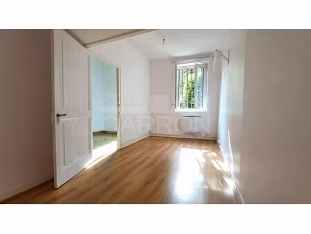 lyon 4 - t2 27m² - idealement situé - au calme - travaux a prevoir
