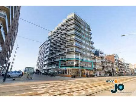 instapklaar en gerenoveerd hoekappartement (±95 m²) met 3...