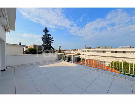 appartement lumineux avec terrasse et grand garage centre-