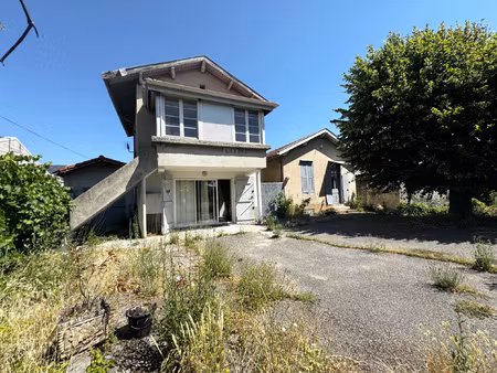 ténement immobilier composé de deux maisons avec terrain