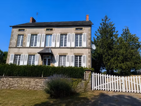 maison de maître avec dépendances au coeur du morvan