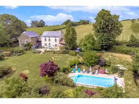 maison de campagne de charme  177 m²  jardin paysagé de 4500 m2 et piscine