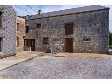 maison rénovée avec vue dégagée sur les champs