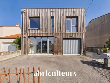 grande maison familiale de 220m2 - 5 chambres - jardin - un garage/buanderie - meubles et 
