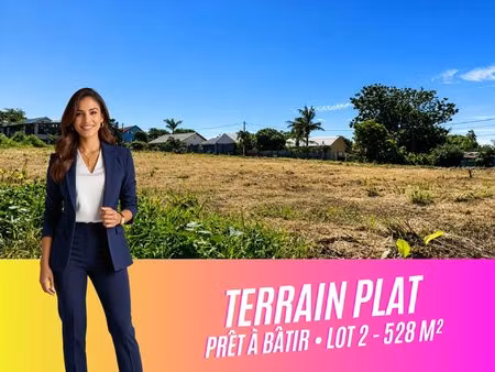 à l'abri des regards  au bout d'un chemin privatif — 528 m²