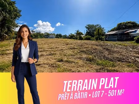 deux maisons sur un même terrain : 554 m² plats en zone ub à