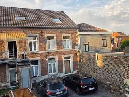 studio lumineux et bien situé avec parking