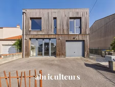 grande maison familiale de 220m2 - 5 chambres - jardin - un garage/buanderie - meubles et.