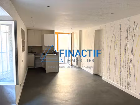 location appartement 1 pièce 29 m² à meyrargues (13650)