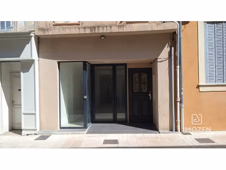 murs commerciaux 43m2 + terrasse privative