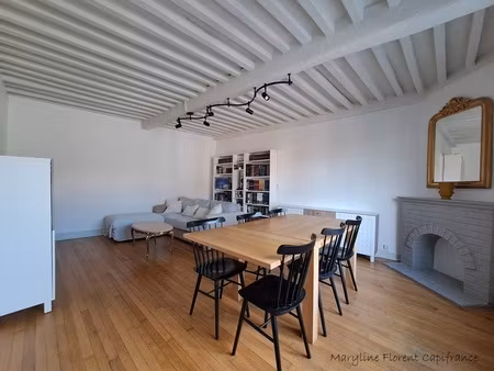 maison de ville rénovée de 95 m² avec jardin privatif et grand cuvage
