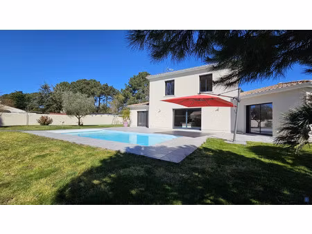 villa de 169m² avec piscine