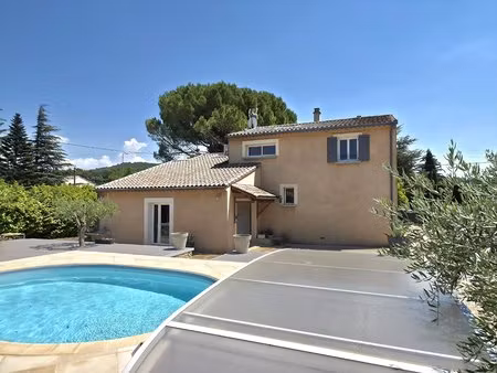 villa intégralement rénovée avec prestations et piscine
