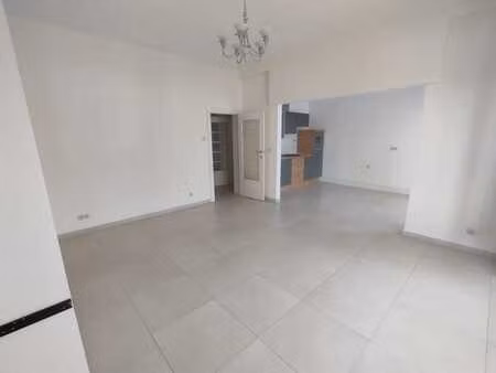 magnifique appartement au 2ieme étage peb c