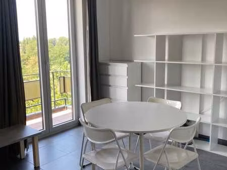 studio a louer - proximité ucl - belle terrasse