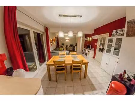 spacieux rez-de-chaussée 1ch avec jardin et air conditionné