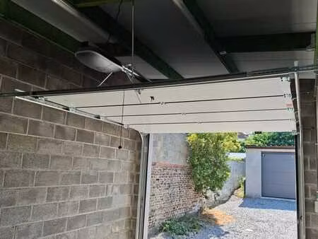 a vendre 5 garages sécurisé