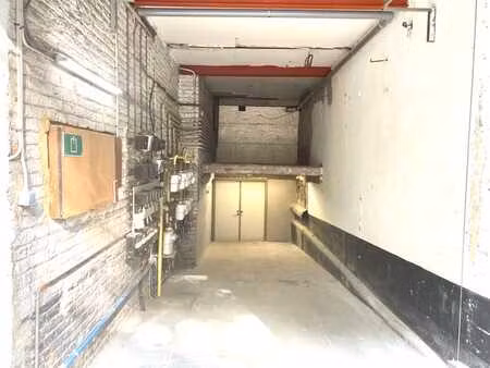 box / garage fermé 30m2 + mezzanine 10m2