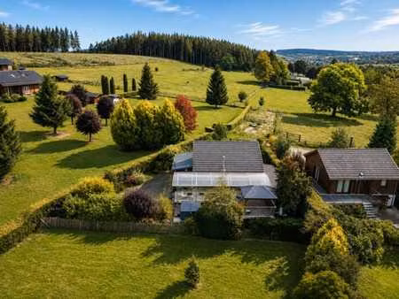 charmant chalet sur un terrain de 2.801 m² en lisière de for