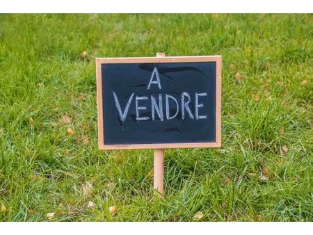 vente terrain 676 m² à saint-genès-champanelle (63122)  96 140 €