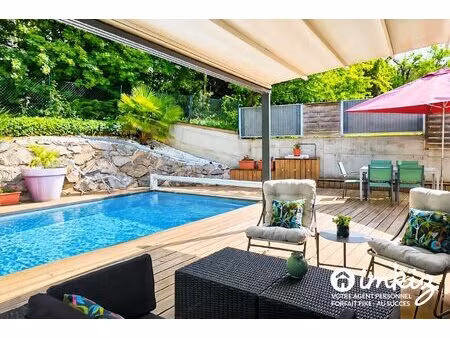 maison atypique  luminosité + piscine
