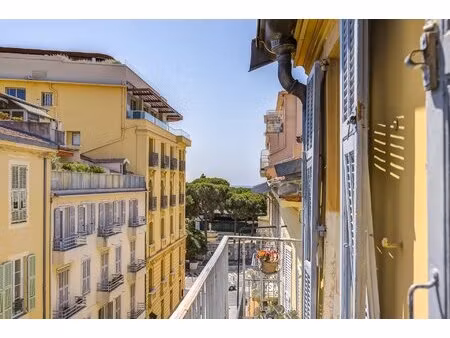 carre d´or  1 min du mer  3 pièces 60 m²  au calme