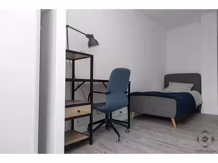 location meublée appartement 1 pièce 10.17 m² à chambery (73000)  325 €