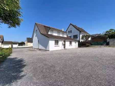 ensemble immobilier avec local commercial et appartement