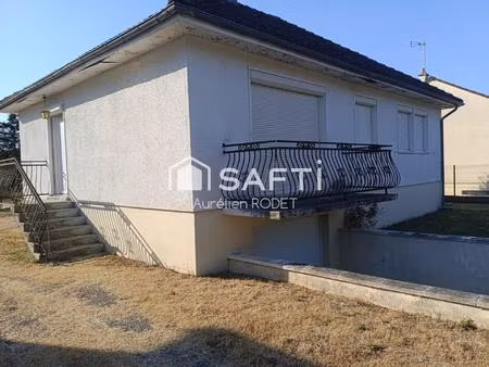 maison sur sous-sol complet  fort potentiel.