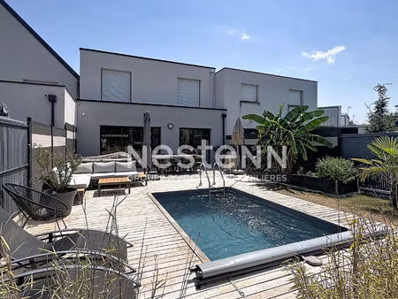 a vendre - contemporaine  vie de plain-pied  piscine - commodités accessibles à pied