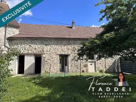 fort potentiel pour cette maison de ville avec jardin  cave  et espace de stockage.